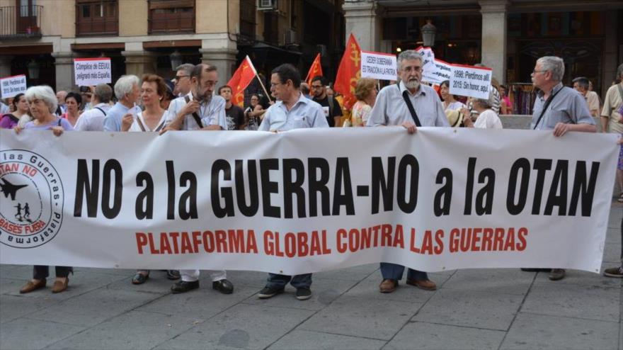 Manifestación en Madrid (capital española) contra la decisión que concede el 100 % de la base militar de Morón de la Frontera, sita en la comunidad autónoma de Sevilla, en el sur de España, a Estados Unidos.