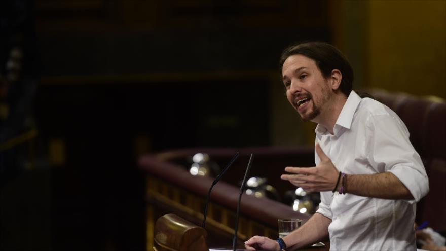 El secretario general del partido español Podemos, Pablo Iglesias, interviene ante el Congreso en el debate de investidura de Pedro Sánchez, 2 de marzo de 2016.