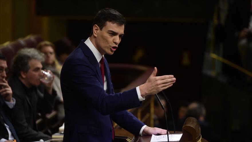 El líder del Partido Socialista Español (PSOE), Pedro Sánchez, habla en el Congreso de los Diputados durante el Pleno de Investidura, 2 de marzo de 2016.