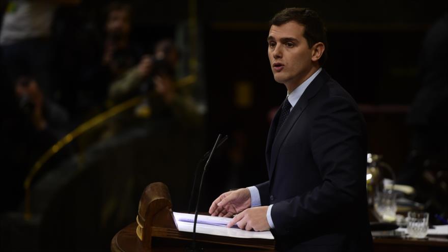 El líder del partido español Ciudadanos, Albert Rivera, durante su intervención en el Pleno de investidura en el Congreso de los Diputados, 2 de marzo de 2016.