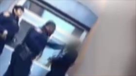 Video muestra a policía estadounidense golpeando a un estudiante