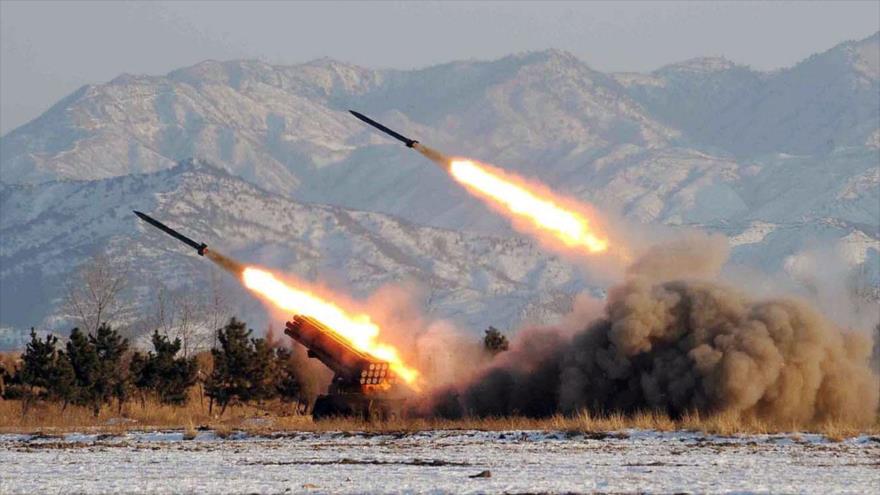 Corea del Norte realiza una prueba de misiles.