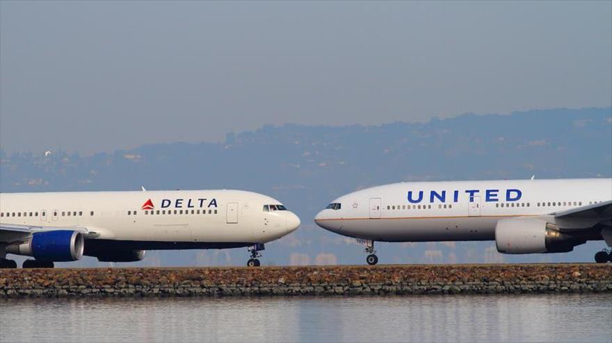 Aviones de las compañías aéreas estadounidenses, Delta y United Airlines.