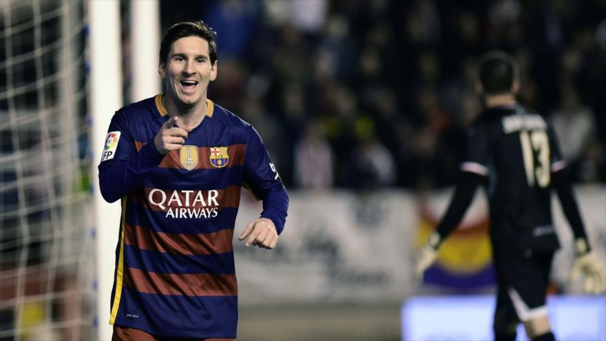 El delantero argentino del Barcelona Lionel Messi celebra su gol contra Rayo Vallecano en el estadio de Vallecas en Madrid, 3 de marzo de 2016.