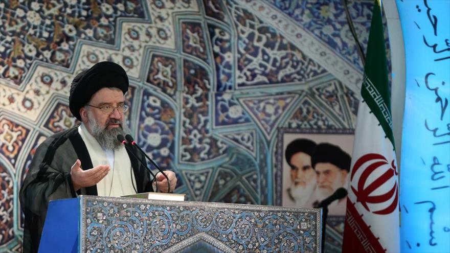 El imam del rezo del viernes de Teherán, el ayatolá Seyed Ahmad Jatami. 4 de marzo de 2016