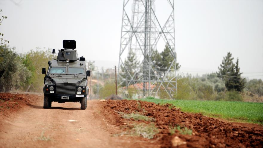 Vehículo militar turco cerca de la frontera con Siria.