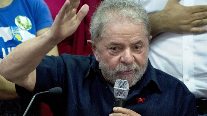El expresidente brasileño Lula da Silva habla durante una conferencia de prensa en la ciudad de Sao Paulo. 4 de marzo de 2016