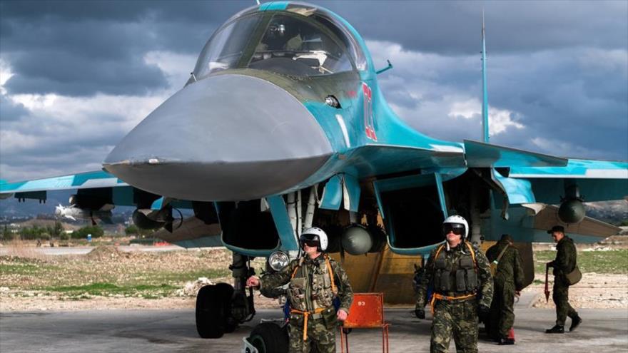 Cazabombardero Sujoi Su-34 del Ejército ruso en la base siria Hmeimim (noroeste).