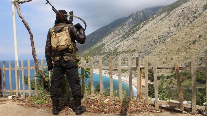 Un miembro del grupo terrorista Frente Al-Nusra en Siria.