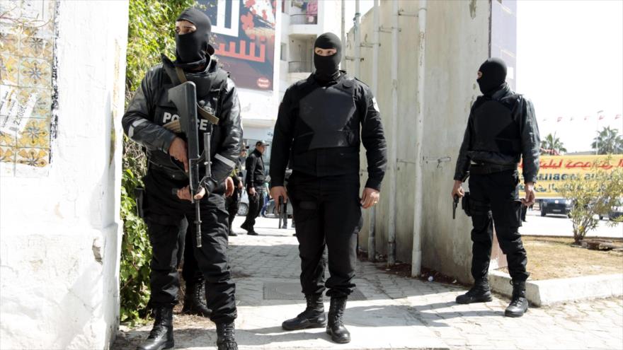 Fuerzas de seguridad tunecinas participan en una operación antiterrorista.