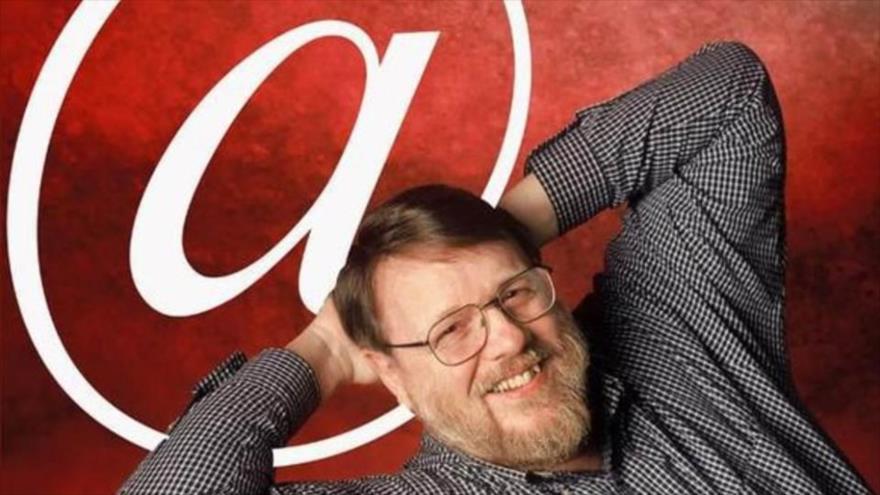 Raymond Tomlinson, considerado el padre del correo electrónico y el creador del símbolo de arroba (@).