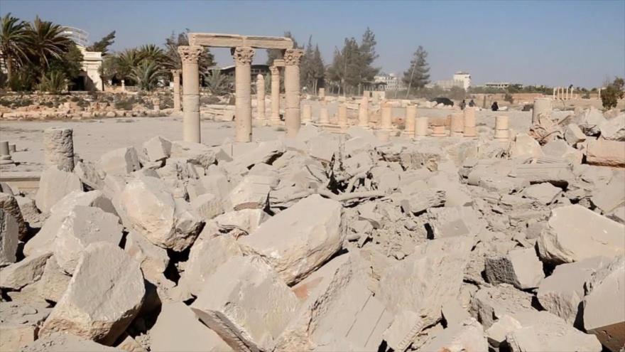 Uno de los sitios arqueológicos destruidos por el grupo terrorista EIIL (Daesh, en árabe) en la antigua ciudad de Palmira, centro de Siria.