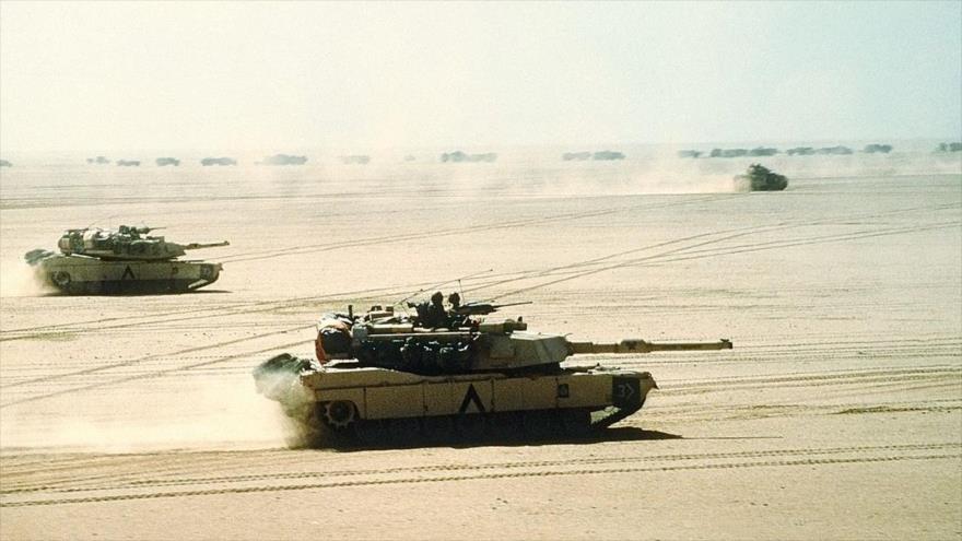 Tanques estadounidenses Abrams desplegados en Irak, 2003.