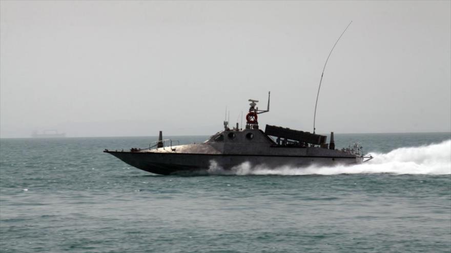 Una lancha rápida del Ministerio de Defensa de Irán que se entrega al CGRI, 10 de marzo de 2016.