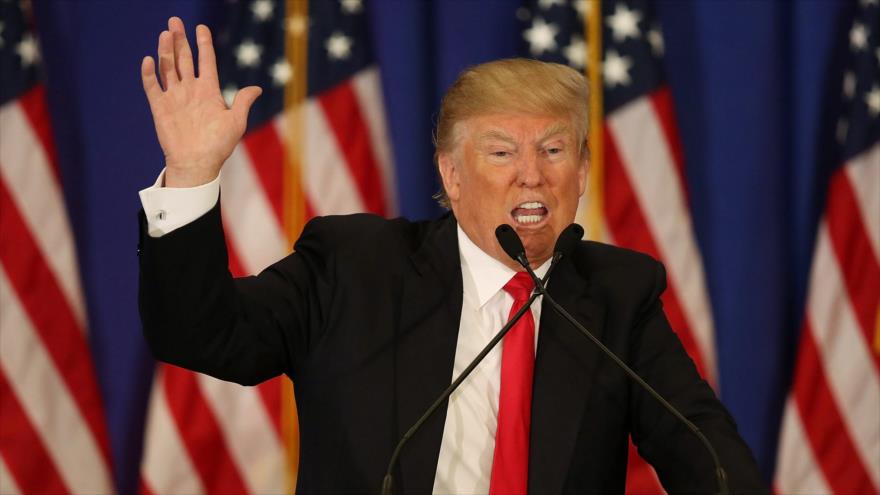 El precandidato republicano a la Presidencia de EE.UU., Donald Trump, durante una conferencia de prensa en el estado de Florida (sur), 8 de marzo de 2016.