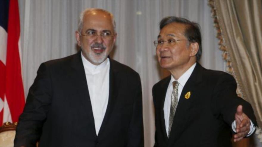 Los cancilleres de Irán y Tailandia, Mohamad Yavad Zarif (izda.), y Don Pramudwinai, respectivamente, se reúnen en Bangkok, capital tailandesa. 10 de marzo de 2016