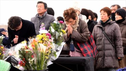 Japoneses rinden homenaje a las víctimas del sismo y el tsunami de 2011