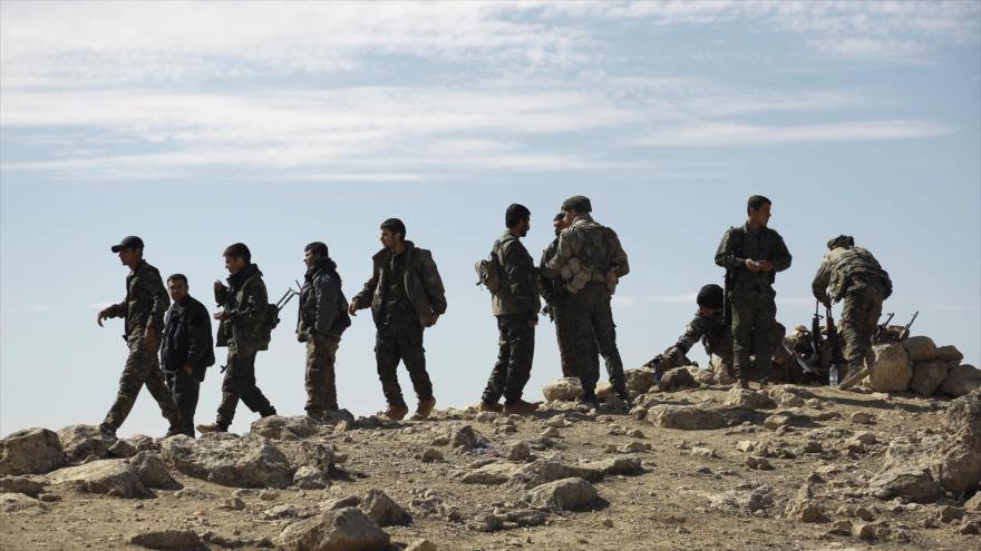 Un grupo de combatientes kurdos en una región al norte de Siria.