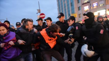 Turquía reprime una protesta antigubernamental en Estambul
