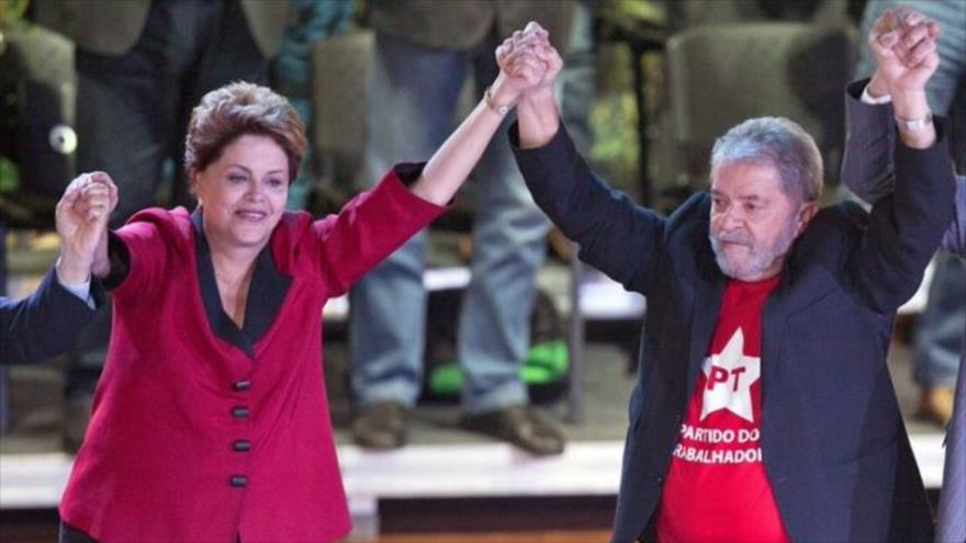 Lula da Silva (dcha.), expresidente de Brasil, junto a su sucesora Dilma Rousseff.