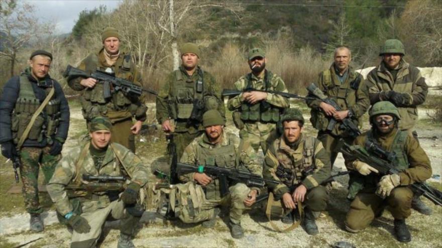 Supuestos uniformados de Spetsnaz GRU —unidad de operaciones especiales del GRU (Departamento Central de Inteligencia)— desplegados en Siria. Foto divulgada por Daesh.