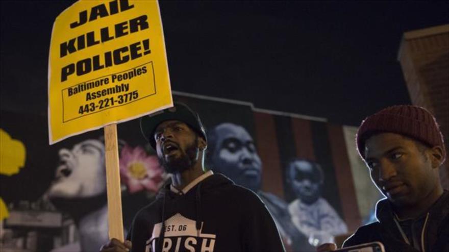 Afroamericanos protestan contra la brutalidad policial en la ciudad de Baltimore, en el estado de Maryland (noreste de Estados Unidos), 16 de diciembre de 2015.