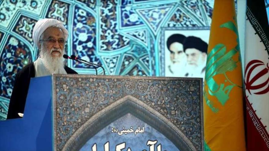 El Imam del rezo del viernes de Teherán, el ayatolá Mohamad Ali Movahedi Kermani, 18 de marzo de 2016.