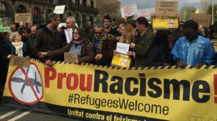 Miles protestan en Barcelona contra actuación de UE con refugiados
