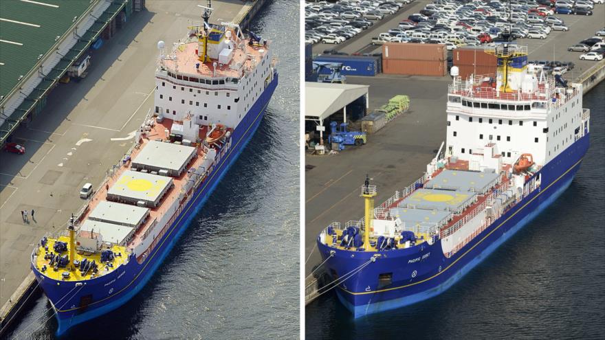 El buque Pacific Heron (izda.) y el Pacific Egret esperan en un puerto de la ciudad nipona de Kobe para transportar 331 kilogramos de plutonio a Estados Unidos.