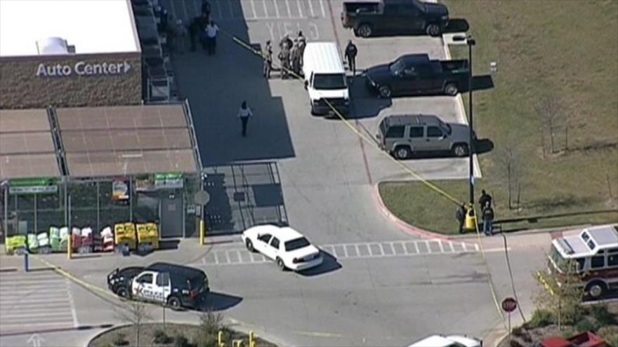 Policía de Texas acordona la zona donde se registró un tiroteo y dejó dos muertos en la ciudad de Kaufman, 22 de marzo de 2016