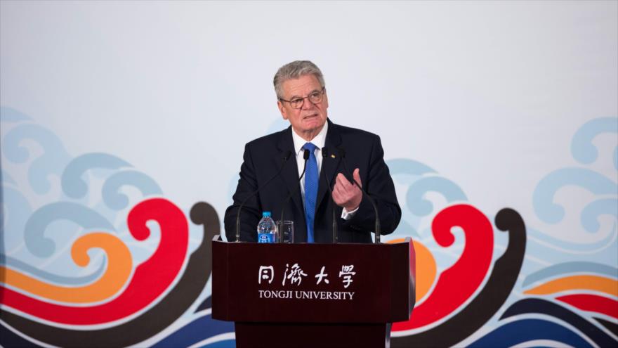 El presidente de Alemania, Joachim Gauck, ofrece un discurso en la Universidad de Tongji en Shanghai, en el este de China, 23 de marzo de 2016.