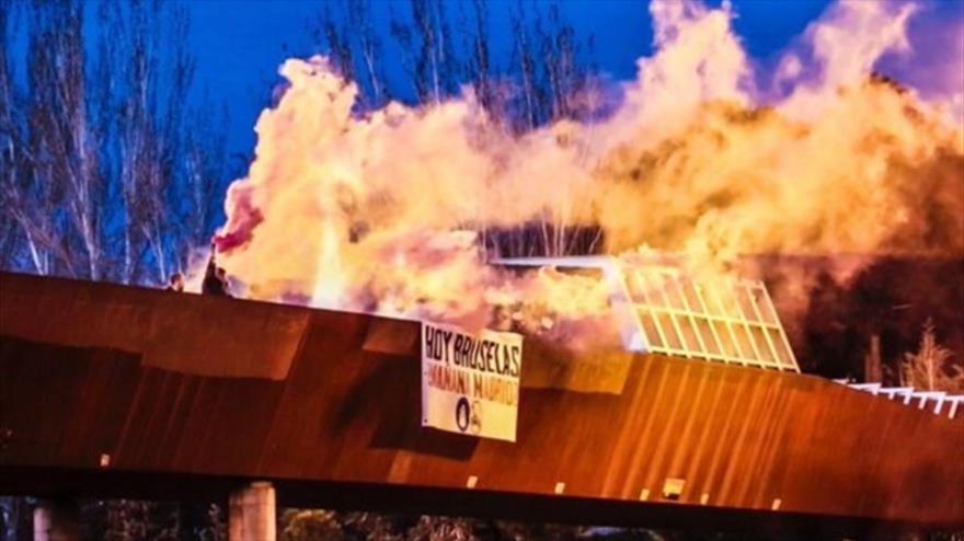 Ataque de un grupo neonazi contra la Mezquita de la M-30, en Madrid, capital de España, provoca incendio, 22 de marzo 2016.