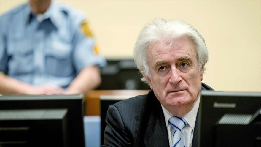 El exlíder serbobosnio, Radovan Karadzic, en la sala de audiencias del Tribunal Penal Internacional para la antigua Yugoslavia (TPIY), donde ha sido condenado a 40 años de cárcel, 24 de marzo de 2016.