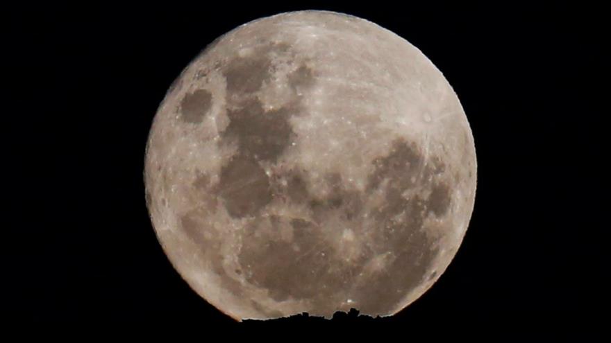 Científicos descubren que la Luna cambió su eje de rotación hace miles de millones de años | HISPANTV
