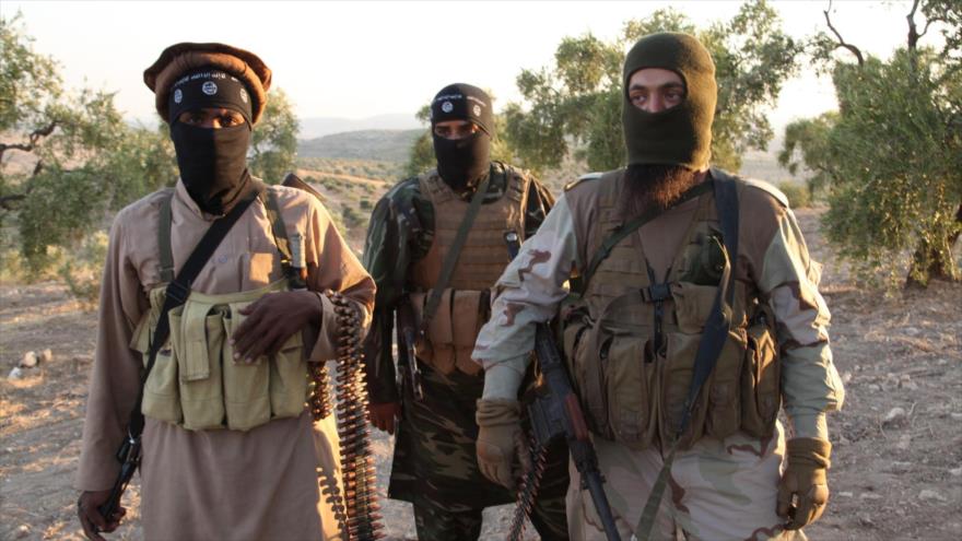 Combatientes del grupo takfirí EIIL (Daesh, en árabe).