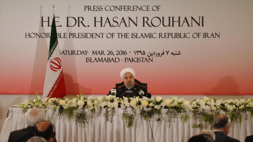 El presidente iraní, Hasan Rohani, durante una conferencia de prensa en Islamabad, capital de Paquistán, 26 de marzo de 2016.