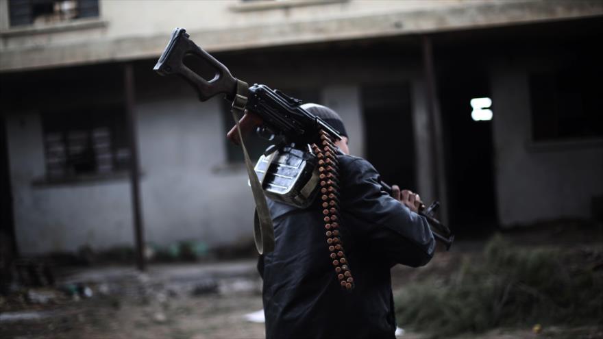 Un llamado “rebelde moderado” en Siria que lucha contra el Gobierno de ese país. 