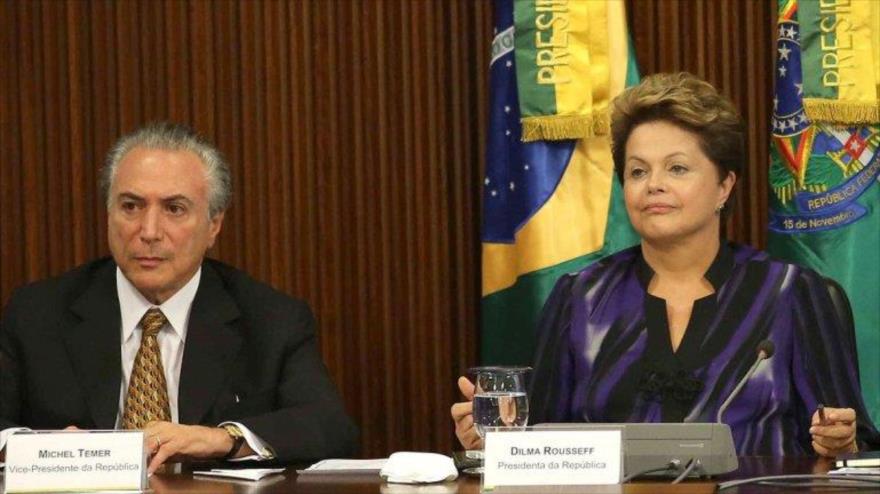 El vicepresidente de Brasil, Michel Temer (izda.), junto a la presidenta Dilma Rousseff.