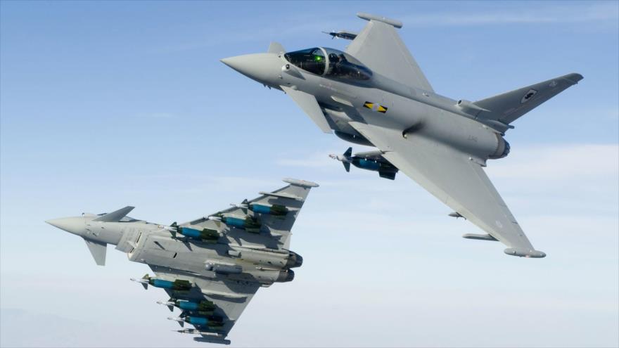 Dos aviones de combate modelo Eurofighter Typhoon.