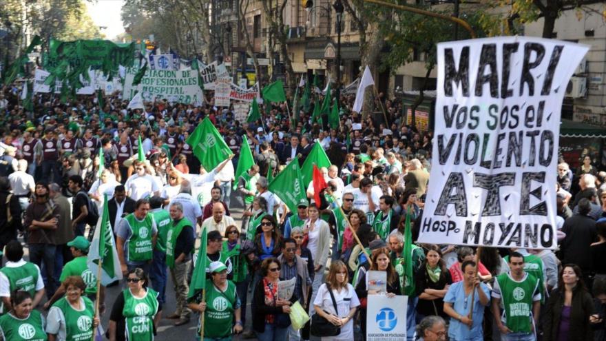 Protesta de empleados públicos en la capital argentina, Buenos Aires, 24 de febrero de 2016.