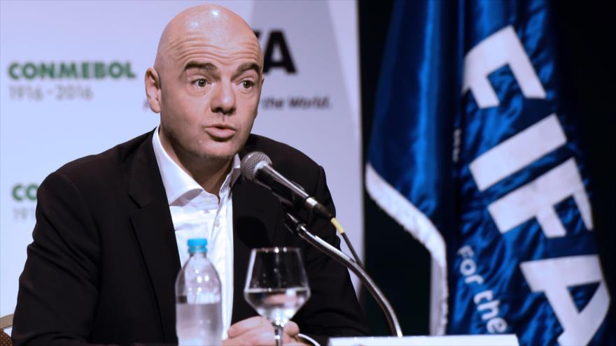 El presidente de la FIFA, Gianni Infantino en una rueda de prensa en la sede de la Conmebol, en Asunción (Paraguay), donde respondió a la pregunta acerca de la posibilidad de que Argentina y Uruguay organicen de forma conjunta el Mundial de Fútbol de 2030.