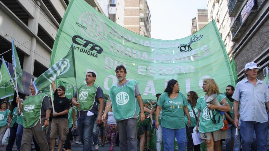 Protesta de empleados públicos en la capital argentina, Buenos Aires, 24 de febrero de 2016.