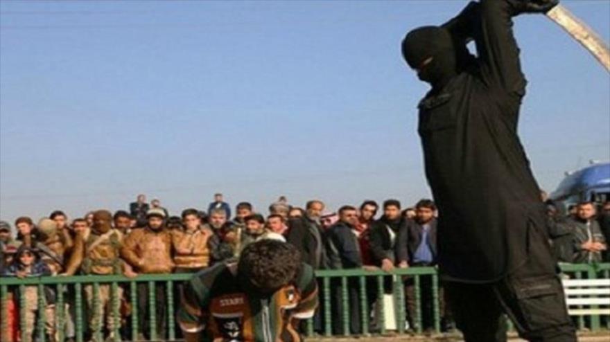 Una ejecución protagonizada por un miembro del grupo terrorista EIIL (Daesh, en árabe) en la ciudad de Mosul, sita en el norte de Irak.