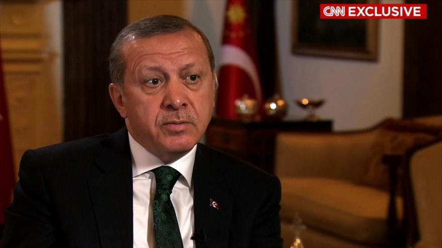 El presidente turco, Recep Tayyip Erdogan, ofrece una entrevista a la cadena estadounidense CNN, 31 de marzo de 2016.