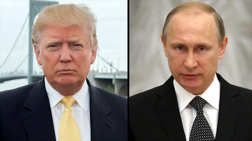 El precandidato republicano a la Presidencia de EE.UU. Donald Trump (izda.) y el presidente ruso, Vladimir Putin.