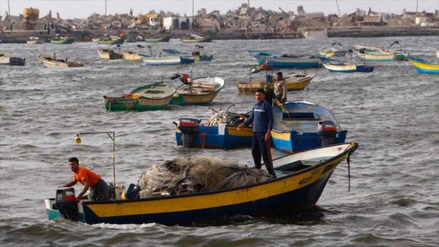 Barcos de pescadores palestinos frente a la costa de la Franja de Gaza.