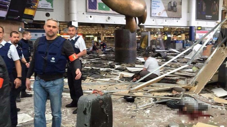 Las condiciones resultantes tras dos ataques suicidas en el aeropuerto internacional de Zaventem, en Bruselas, el 22 de marzo de 2016.