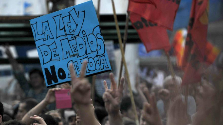 Manifestación frente al Congreso argentino en defensa de la Ley de Medios.