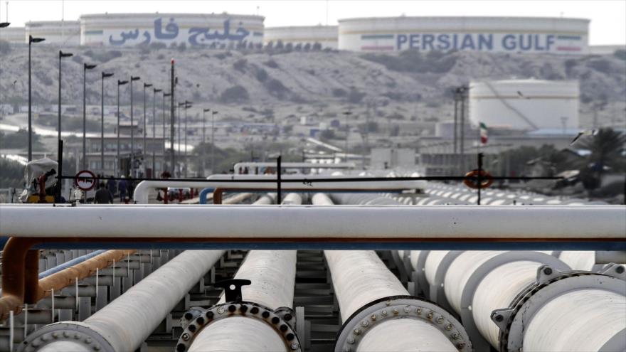 Una refinería petrolera en la isla iraní de Jark, en el Golfo Pérsico.