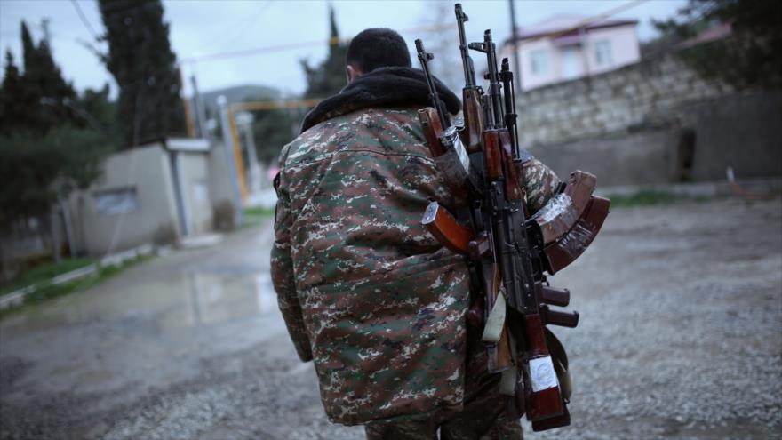 Armenia y Azerbaiyán acuerdan un alto el fuego en Nagorno Karabaj